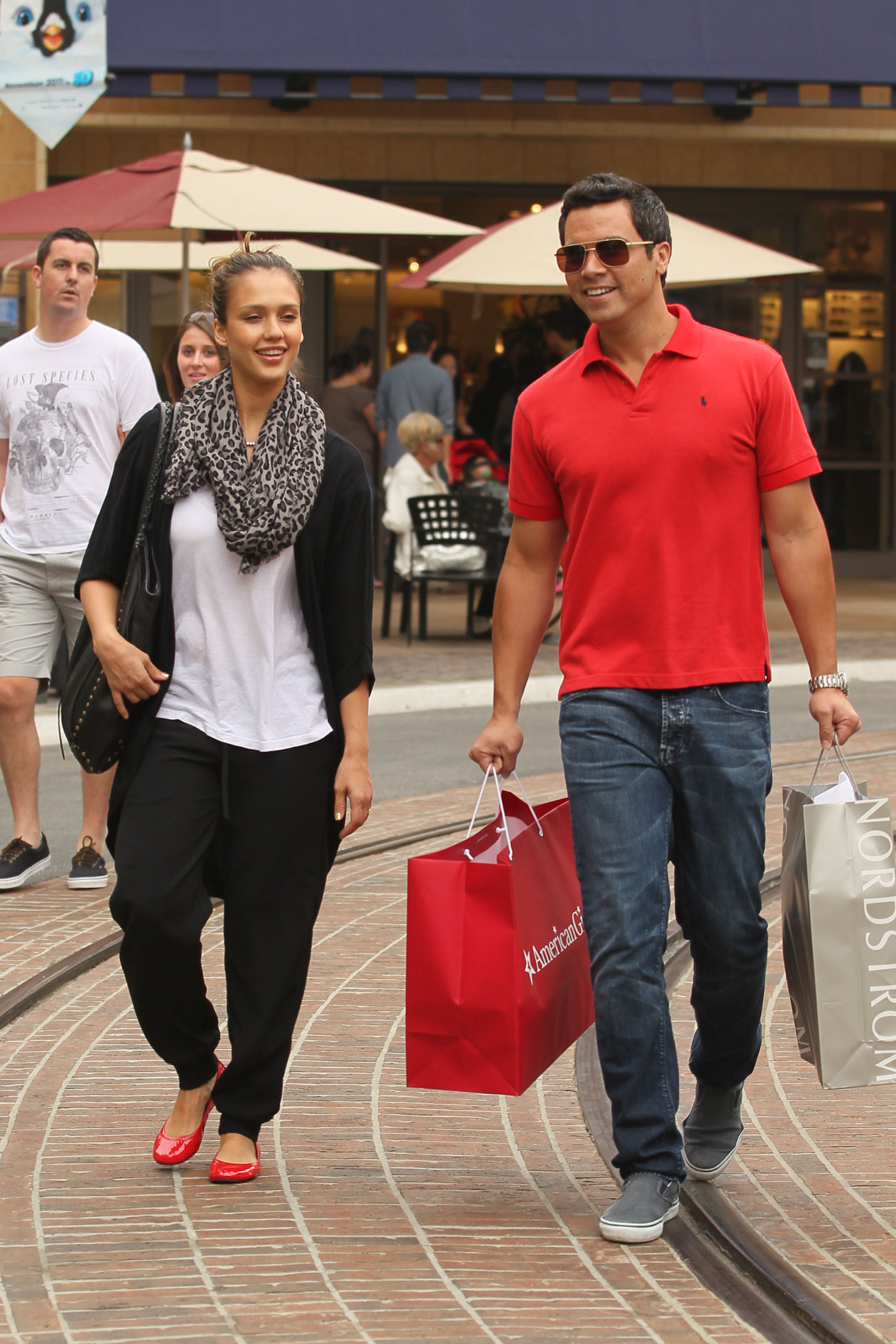 Jessica Alba and Cash Warren go shopping at The Grove | Picture 85939